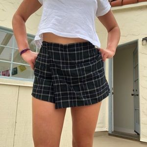 ADORABLE checkered bottoms! skort! elastic waste !